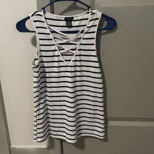 Rue 21 tank, size large